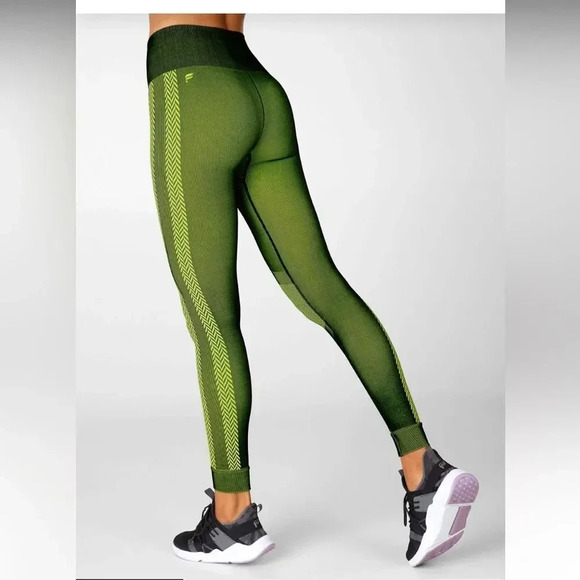 Fabletics 2 Piece Outfit- Includes High Waisted Seamless Leggings & Sports Bra - Picture 3 of 14